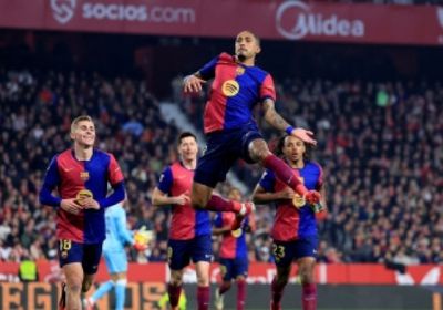    برباعية برشلونة يهزم إشبيلية في الليغا