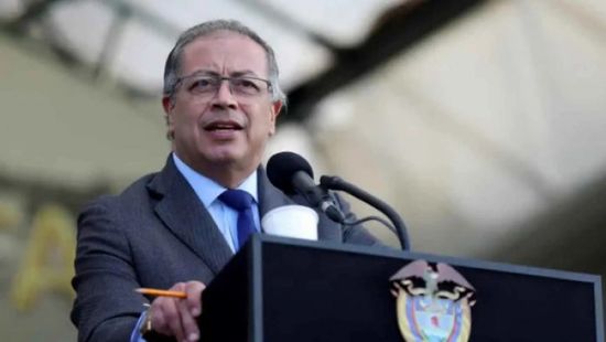  الرئيس الكولومبي يدعو لاستقالة جميع وزرائه