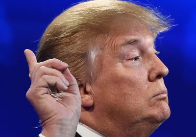 ترامب يجمّد قانونًا لمكافحة الفساد الدولي