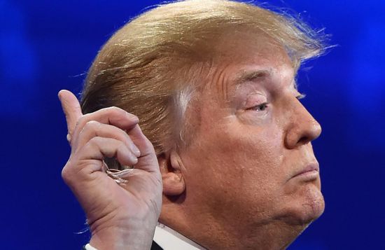 ترامب يجمّد قانونًا لمكافحة الفساد الدولي