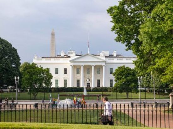 البيت الأبيض يخطط لتسريح آلاف الموظفين في وزارة الصحة