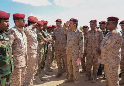 اللواء بارجاش يتفقد دورات الاستجداد في معسكر الريان
