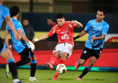 الأهلي يهزم غزل المحلة ويتصدر الدوري المصري لكرة القدم