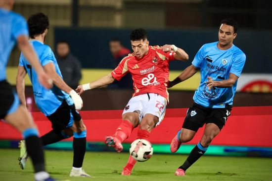 الأهلي يهزم غزل المحلة ويتصدر الدوري المصري لكرة القدم