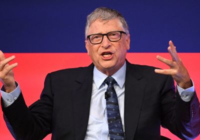 بيل غيتس يشيد بإنجازات ماسك في القطاع الخاص