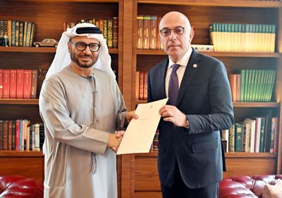 رئيس الإمارات يتلقى رسالة خطية من نظيره اللبناني