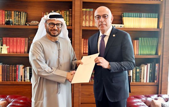 رئيس الإمارات يتلقى رسالة خطية من نظيره اللبناني
