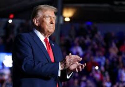 ترامب يدعو إلى خفض الفائدة لمواكبة الرسوم الجمركية الجديدة