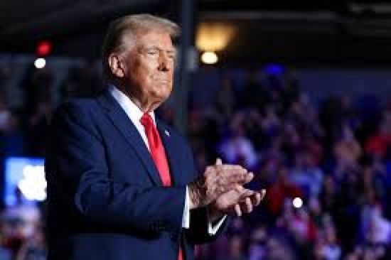 ترامب يدعو إلى خفض الفائدة لمواكبة الرسوم الجمركية الجديدة