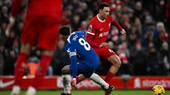 إيفرتون يخطف نقطة ثمينة من ليفربول