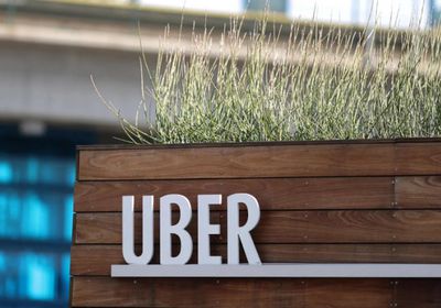 أكمان يستثمر مليارات في "أوبر" ويؤكد: "صفقة رائعة"