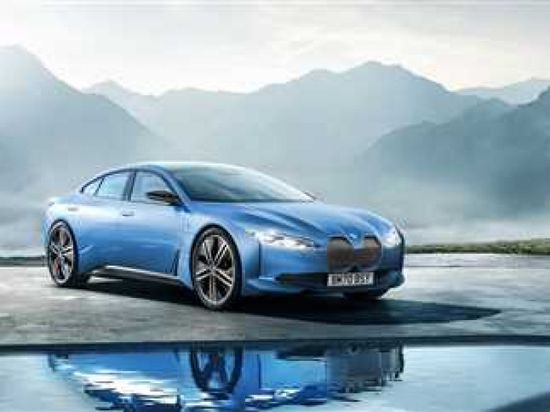 بي إم دبليو تراهن بالاستثمار في محركات البنزين