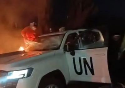 لبنان.. إشعال النار بسيارة للأمم المتحدة على طريق مطار بيروت