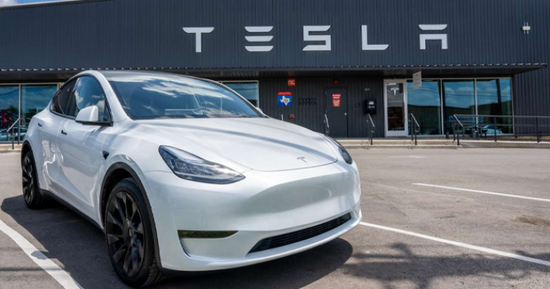 سهم تسلا يتراجع وسط مخاوف تراجع الطلب على السيارات الكهربائية