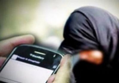 عبر الإنترنت.. القبض على شاب لابتزازه فتاة في شبوة