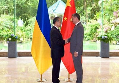 أوكرانيا والصين تبحثان مسار السلام في كييف