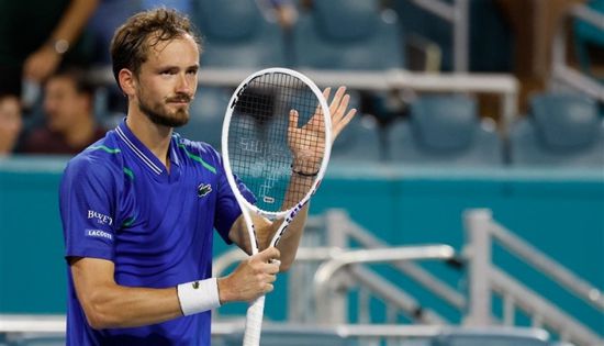 ميدفيديف: يجب أن يتوصل لاعبو التنس لتسويات بقضايا المنشطات