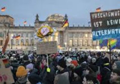 عشرات آلاف المتظاهرين ضد اليمين المتطرف في برلين