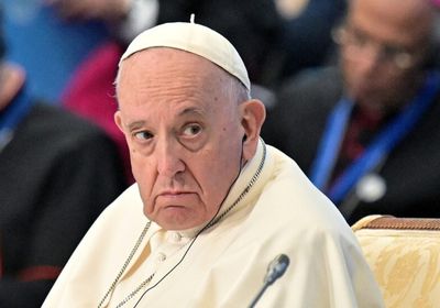 بابا الفاتيكان يدعو لرفع العقوبات عن روسيا