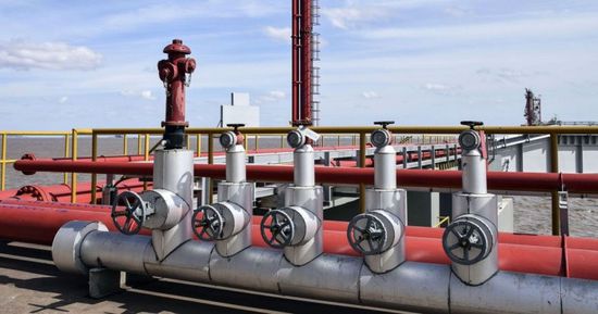 الهند وأبوظبي تعززان التعاون باتفاقيات ضخمة للغاز المسال