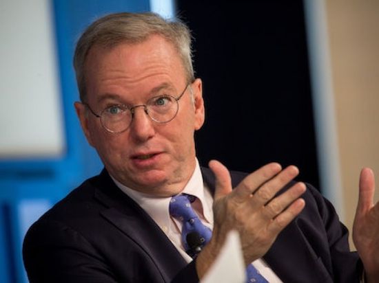 شميدت يحذر من تفوق الصين في مجال الذكاء الاصطناعي