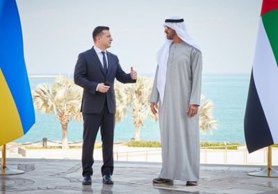 رئيس الإمارات يبحث مع نظيره الأوكراني تعزيز العلاقات