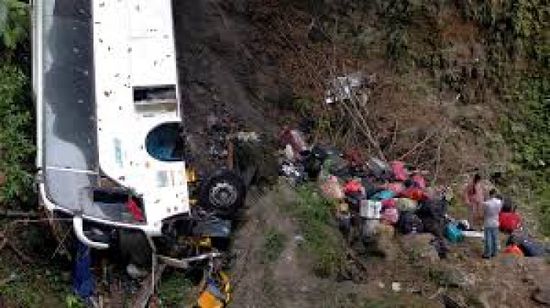 بوليفيا.. قتلى وجرحى في سقوط حافلة من منحدر