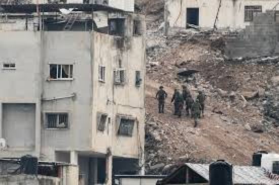 عشرات الآلاف من الفلسطينيين يغادرون مخيمات اللاجئين في الضفة الغربية