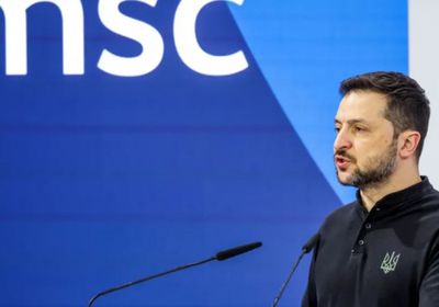 الرئيس الأوكراني يسخر من ترامب: استبدالي لن ينجح أبداً