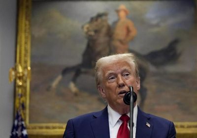 ترامب يهدد بفرض رسوم جمركية على السيارات