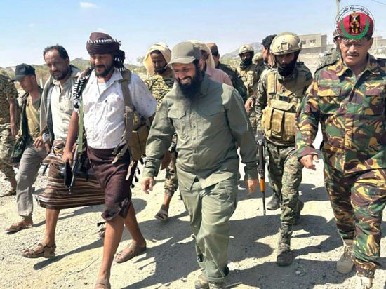 الوالي يوجه قوات الحزام في أبين بتكثيف جهود مكافحة الإرهاب