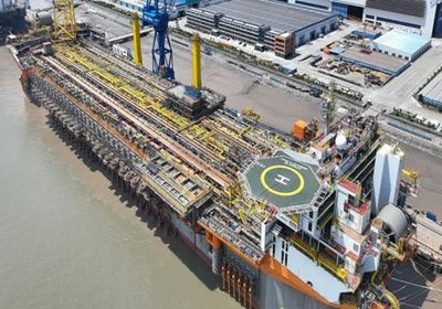 الصين تبني أول سفينة إنتاج وتخزين نفط صديقة للبيئة