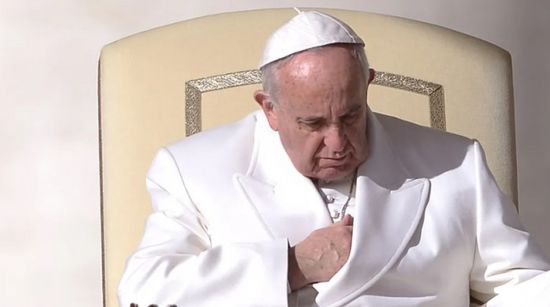 طبيب بابا الفاتيكان: مازال في الخطر