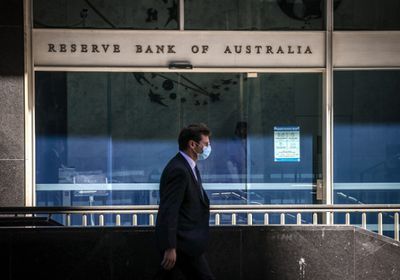 المركزي الأسترالي يخفض الفائدة لأول مرة منذ 4 سنوات