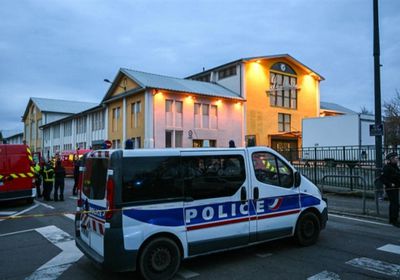 بعد هجوم في باريس.. الرئيس الفرنسي يتوعد الإرهاب