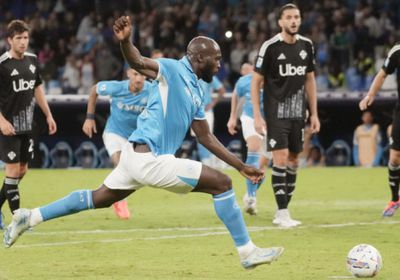 نابولي يتعرض لخسارة صادمة أمام كومو