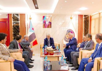 الرئيس الزُبيدي يناقش جهود تحسين منظومة الكهرباء في رمضان