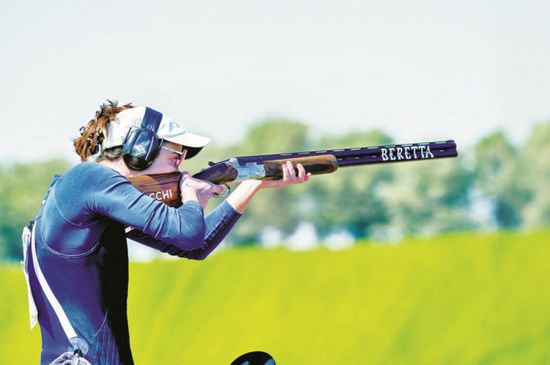 تألق أوبيري في الرماية يمنحها ذهبية الماراثون ببطولة العالم للثنائي