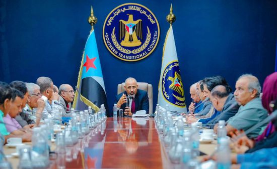 الرئيس الزُبيدي يبحث مطالب اتحاد عمال الجنوب