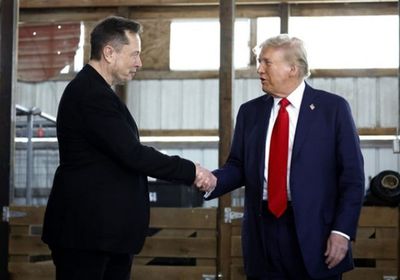 ترامب يؤيد قرار ماسك بشأن الموظفين الاتحاديين