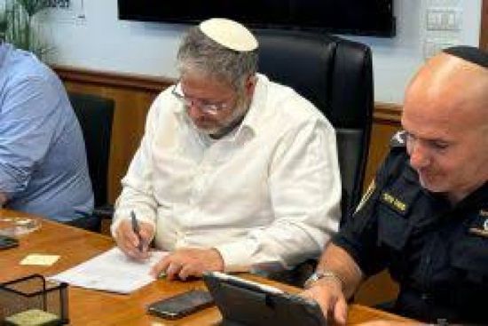    "بن غفير" ينشر فيديو لأسرى فلسطينيين داخل سجن الاحتلال