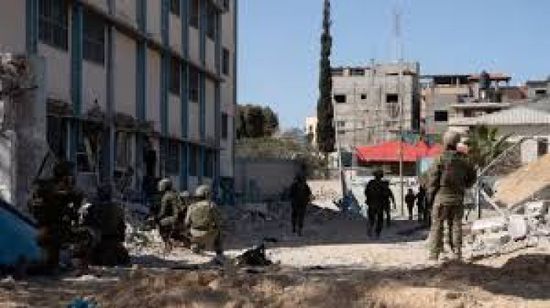 المئات يشاركون في تشييع جثمان رهينة إسرائيلي قتل في قطاع غزة