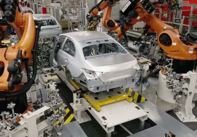 "مرسيدس" تُحذر من تراجع الأرباح بسبب السيارات الكهربائية