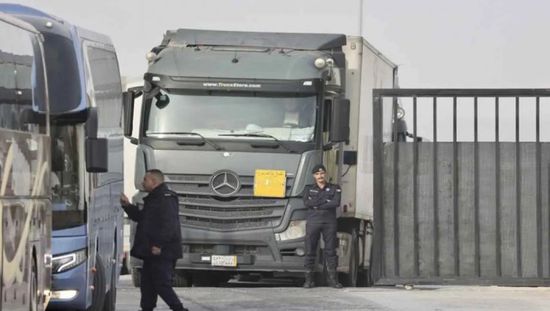الأردن يعفي الشاحنات السورية من رسوم العبور
