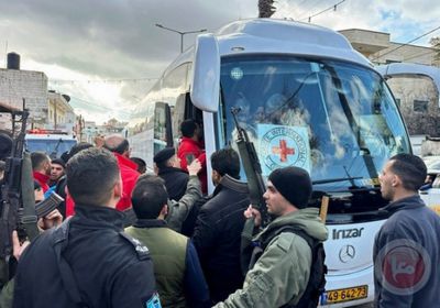 نقل 43 أسيرًا فلسطينيًا من سجن عوفر إلى رام الله 