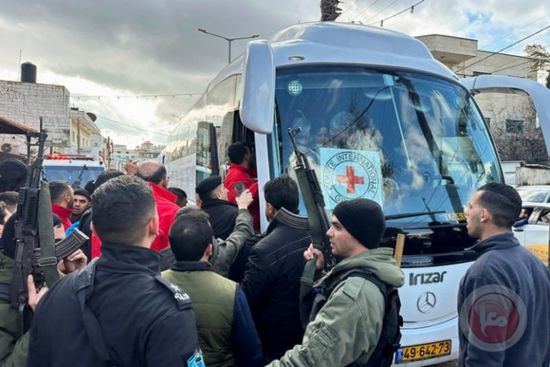 نقل 43 أسيرًا فلسطينيًا من سجن عوفر إلى رام الله 