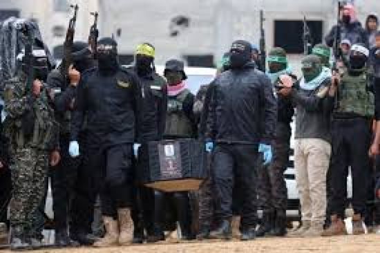 إسرائيل تعاين الجثامين الأربعة بمعبر كرم أبو سالم 