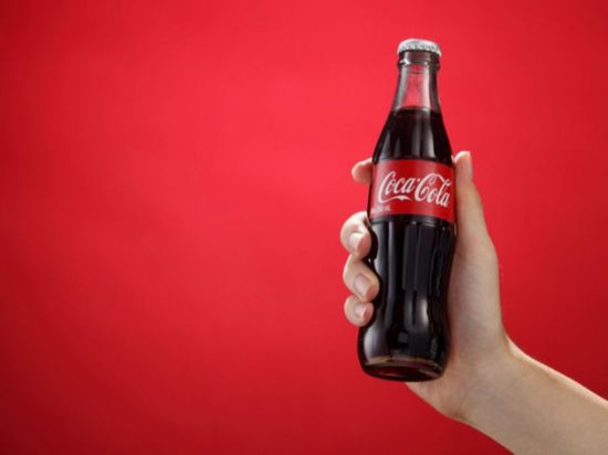"كوكاكولا" ترفع توزيعاتها النقدية للمساهمين للعام 63 على التوالي