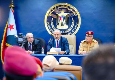 الرئيس الزُبيدي: قواتنا المسلحة صمام أمان الجنوب وحصنه المنيع