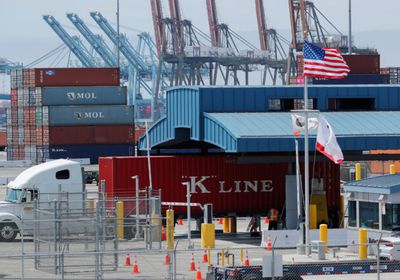 انكماش النشاط الخدمي وسط مخاوف من سياسات ترامب